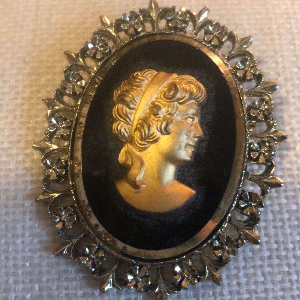 Cameo